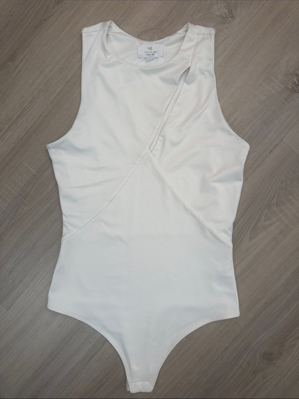 Live in the Moment White Sleeveless Cut Out Bodysuit. Sz Small